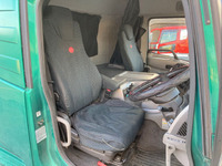 UDトラックスクオントレーラーヘッド（トラクターヘッド）大型（10t）[写真26]