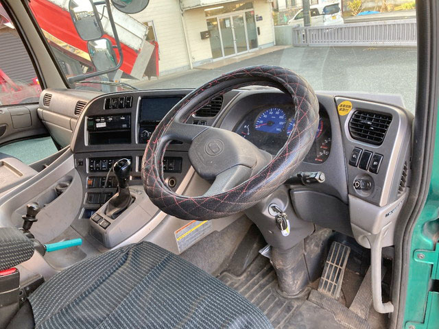 UDトラックスクオントレーラーヘッド（トラクターヘッド）大型（10t）[写真27]