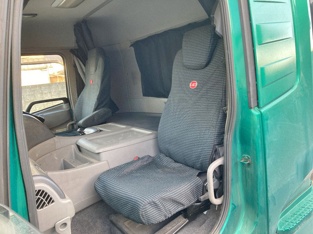 UDトラックスクオントレーラーヘッド（トラクターヘッド）大型（10t）[写真28]