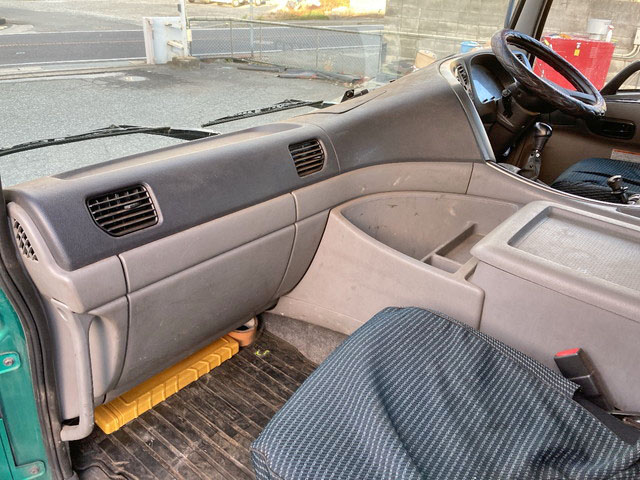 UDトラックスクオントレーラーヘッド（トラクターヘッド）大型（10t）[写真29]