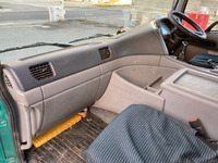 UDトラックスクオントレーラーヘッド（トラクターヘッド）大型（10t）[写真29]