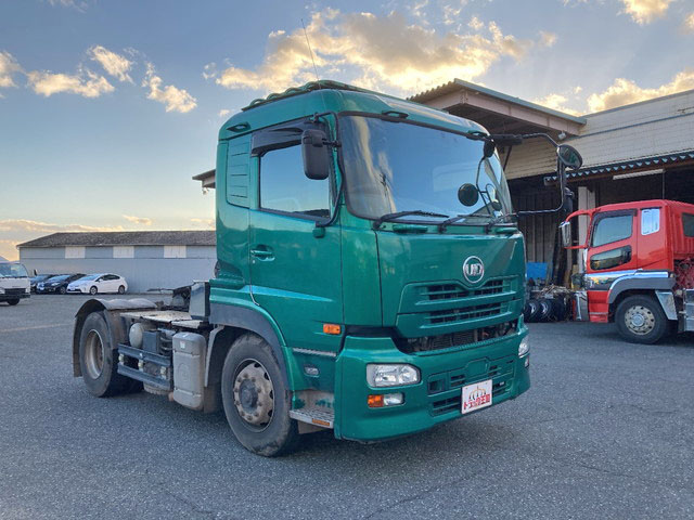 UDトラックスクオントレーラーヘッド（トラクターヘッド）大型（10t）[写真03]