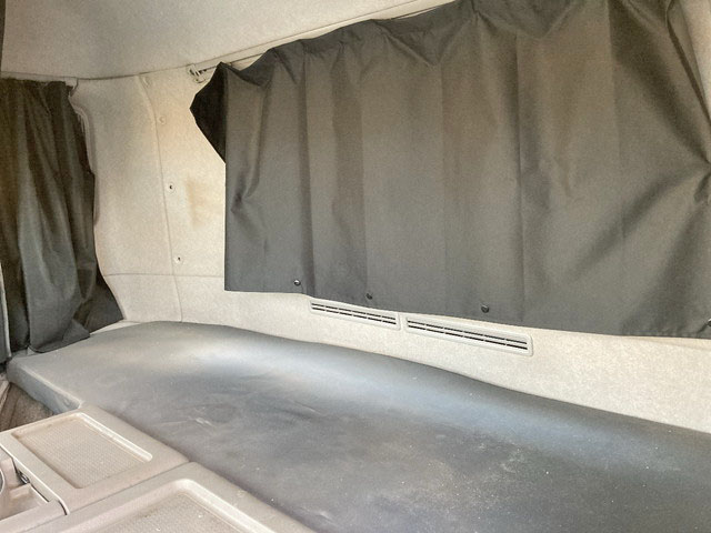 UDトラックスクオントレーラーヘッド（トラクターヘッド）大型（10t）[写真31]