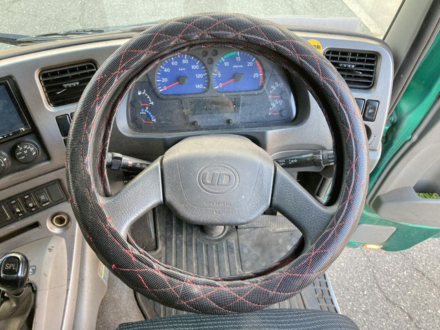 UDトラックスクオントレーラーヘッド（トラクターヘッド）大型（10t）[写真32]