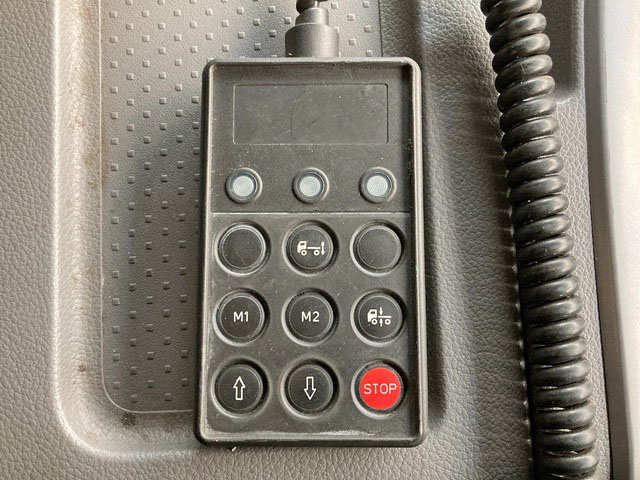 UDトラックスクオントレーラーヘッド（トラクターヘッド）大型（10t）[写真34]