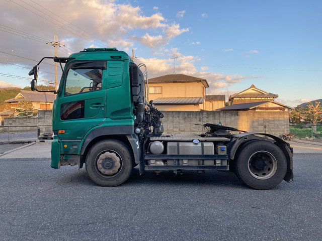 UDトラックスクオントレーラーヘッド（トラクターヘッド）大型（10t）[写真05]