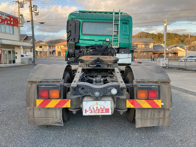 UDトラックスクオントレーラーヘッド（トラクターヘッド）大型（10t）[写真08]