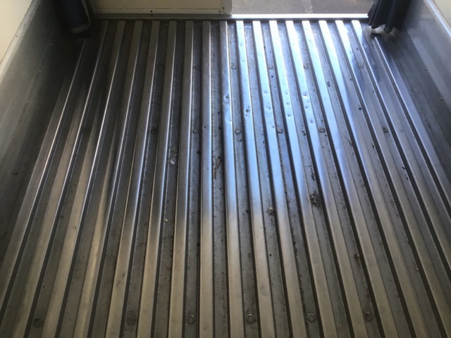 いすゞエルフ冷凍車（冷蔵車）小型（2t・3t）[写真08]