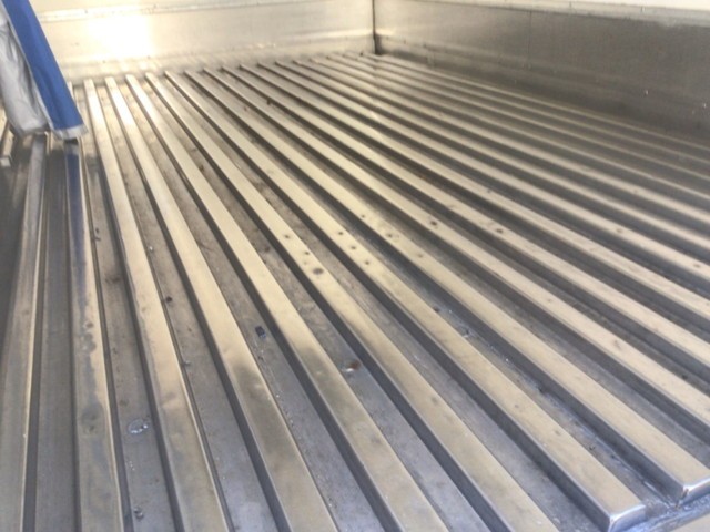 いすゞエルフ冷凍車（冷蔵車）小型（2t・3t）[写真09]