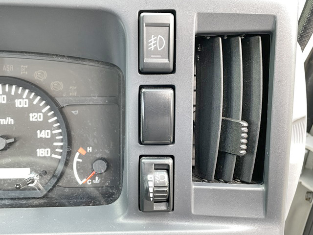 いすゞエルフ平ボディ小型（2t・3t）[写真31]