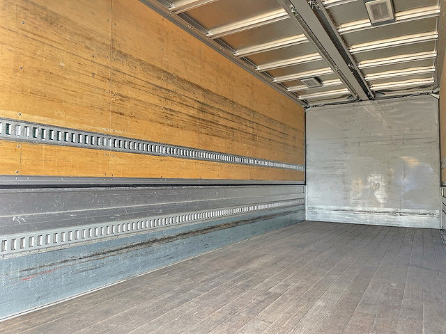 いすゞフォワードアルミウイング中型（4t）[写真12]