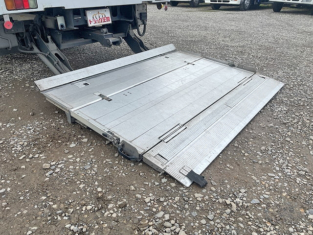 いすゞフォワードアルミウイング中型（4t）[写真18]