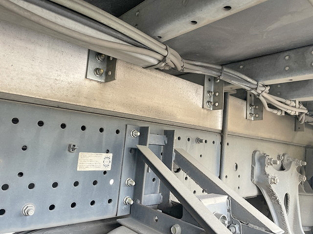 いすゞフォワードアルミウイング中型（4t）[写真24]