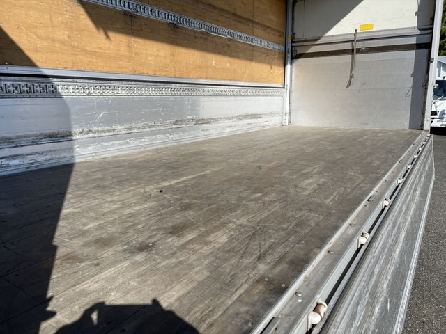 いすゞフォワードアルミウイング中型（4t）[写真10]