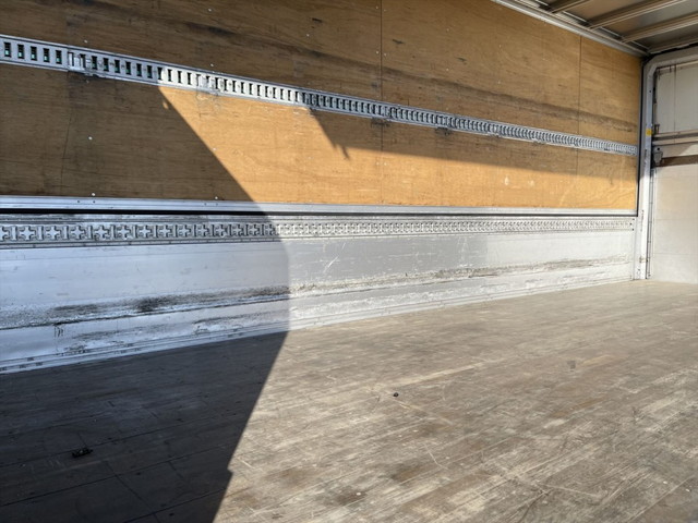 いすゞフォワードアルミウイング中型（4t）[写真11]