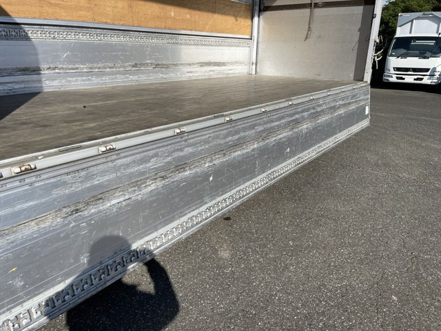 いすゞフォワードアルミウイング中型（4t）[写真12]