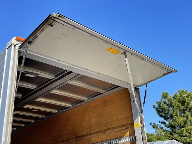 いすゞフォワードアルミウイング中型（4t）[写真17]