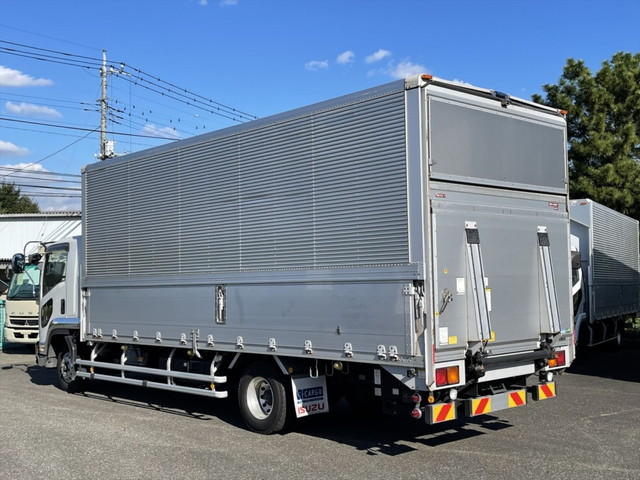 いすゞフォワードアルミウイング中型（4t）[写真02]