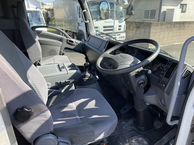 いすゞフォワードアルミウイング中型（4t）[写真30]