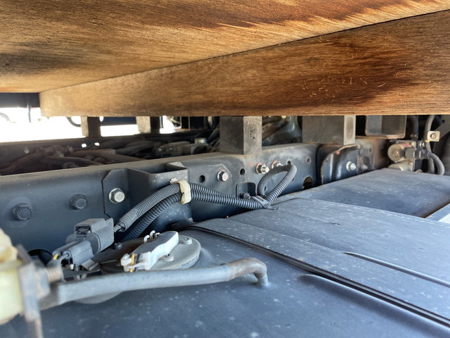 三菱ふそうキャンター平ボディ小型（2t・3t）[写真17]