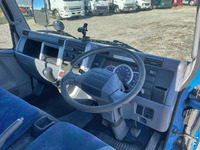 三菱ふそうキャンター平ボディ小型（2t・3t）[写真26]