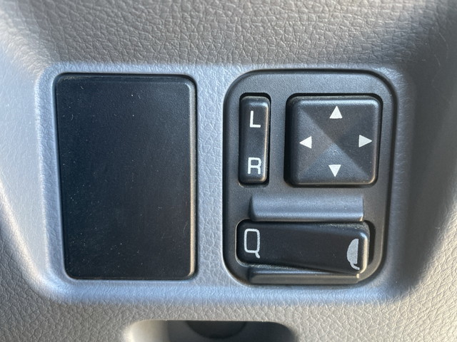 三菱ふそうキャンター平ボディ小型（2t・3t）[写真31]