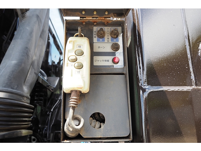 いすゞフォワードセルフローダー増トン（6t・8t）[写真23]