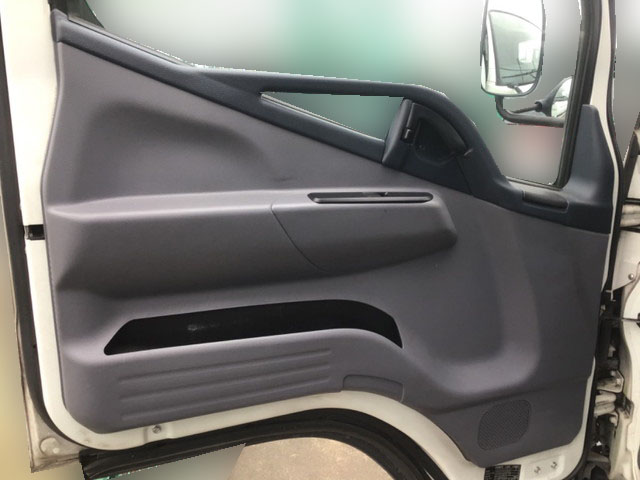 三菱ふそうキャンターアルミウイング小型（2t・3t）[写真27]