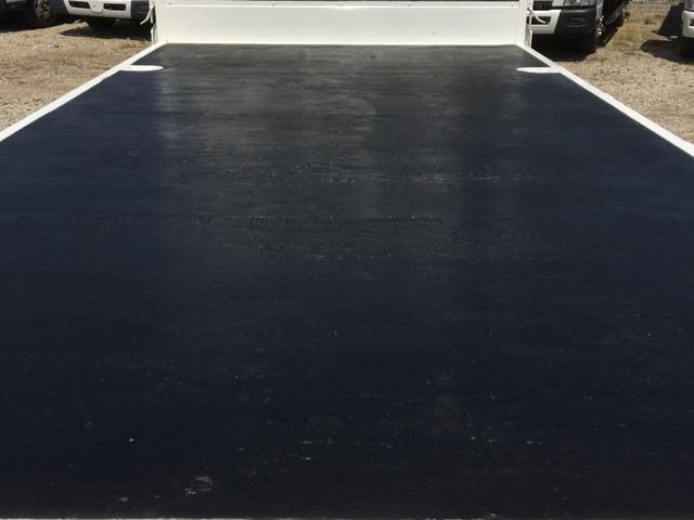 日野デュトロ平ボディ小型（2t・3t）[写真13]