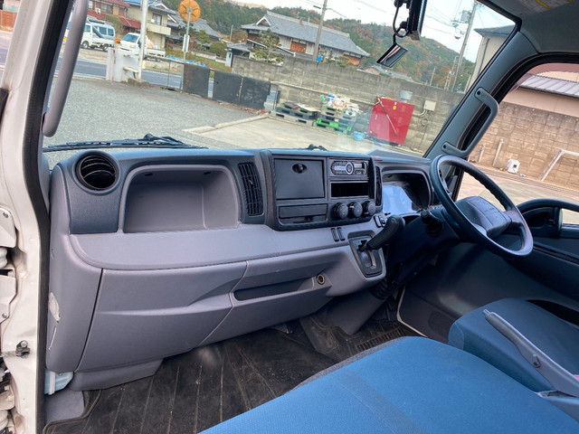 三菱ふそうキャンターアルミウイング小型（2t・3t）[写真29]