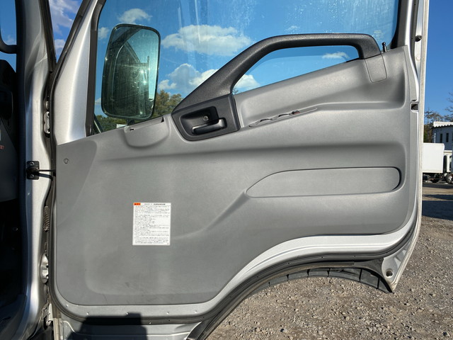 日野デュトロ平ボディ小型（2t・3t）[写真21]