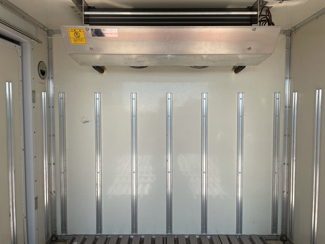 いすゞエルフ冷凍車（冷蔵車）小型（2t・3t）[写真12]