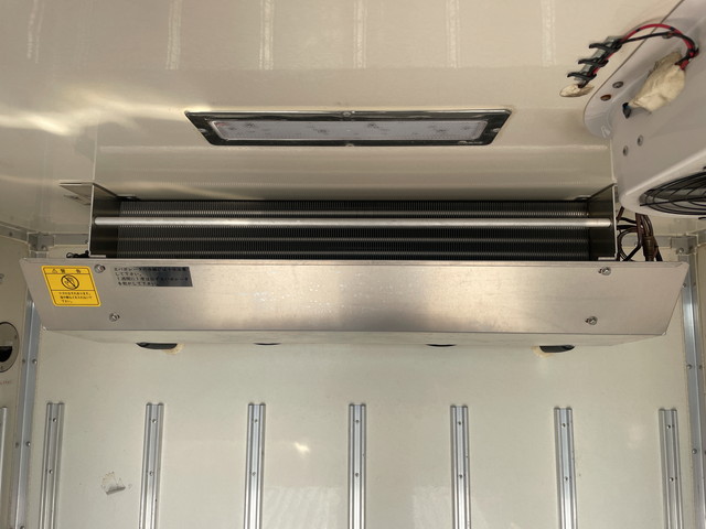 いすゞエルフ冷凍車（冷蔵車）小型（2t・3t）[写真13]