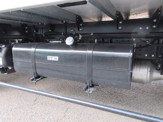 三菱ふそうキャンターアルミウイング小型（2t・3t）[写真11]