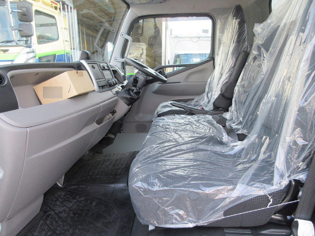 三菱ふそうキャンターアルミウイング小型（2t・3t）[写真14]