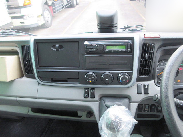 三菱ふそうキャンターアルミウイング小型（2t・3t）[写真16]