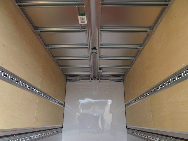 三菱ふそうキャンターアルミウイング小型（2t・3t）[写真09]