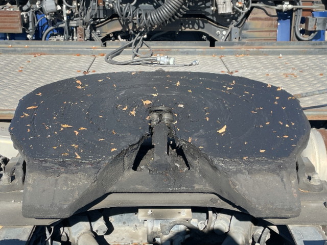 UDトラックスクオントレーラーヘッド（トラクターヘッド）大型（10t）[写真11]