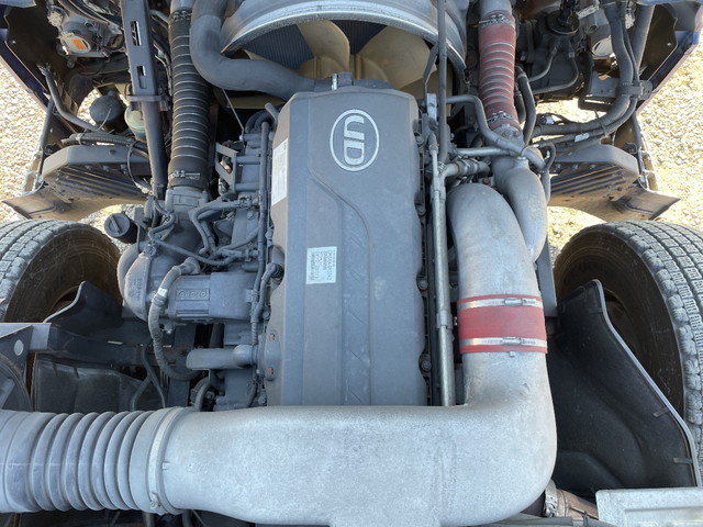 UDトラックスクオントレーラーヘッド（トラクターヘッド）大型（10t）[写真19]