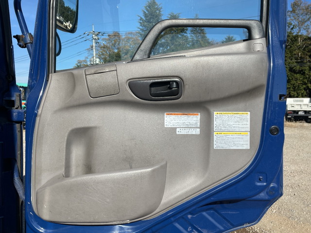 UDトラックスクオントレーラーヘッド（トラクターヘッド）大型（10t）[写真22]