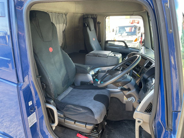 UDトラックスクオントレーラーヘッド（トラクターヘッド）大型（10t）[写真24]