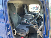 UDトラックスクオントレーラーヘッド（トラクターヘッド）大型（10t）[写真24]