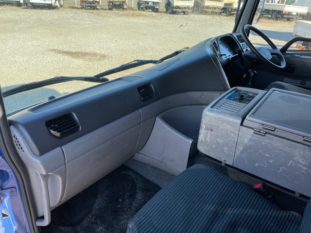 UDトラックスクオントレーラーヘッド（トラクターヘッド）大型（10t）[写真25]