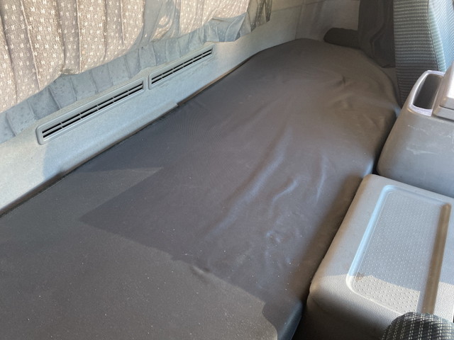 UDトラックスクオントレーラーヘッド（トラクターヘッド）大型（10t）[写真27]