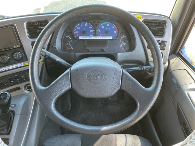 UDトラックスクオントレーラーヘッド（トラクターヘッド）大型（10t）[写真29]