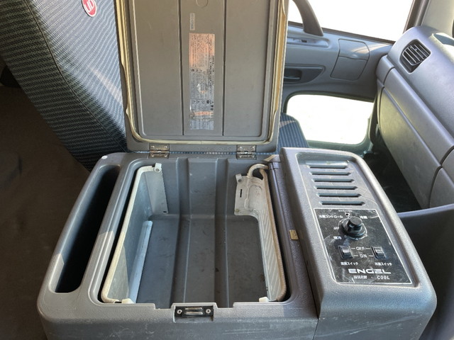 UDトラックスクオントレーラーヘッド（トラクターヘッド）大型（10t）[写真37]