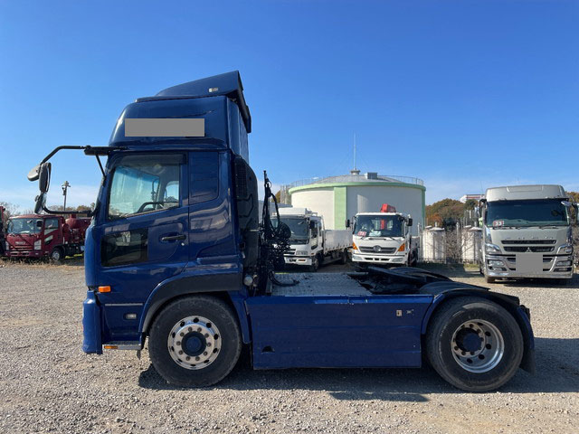 UDトラックスクオントレーラーヘッド（トラクターヘッド）大型（10t）[写真05]