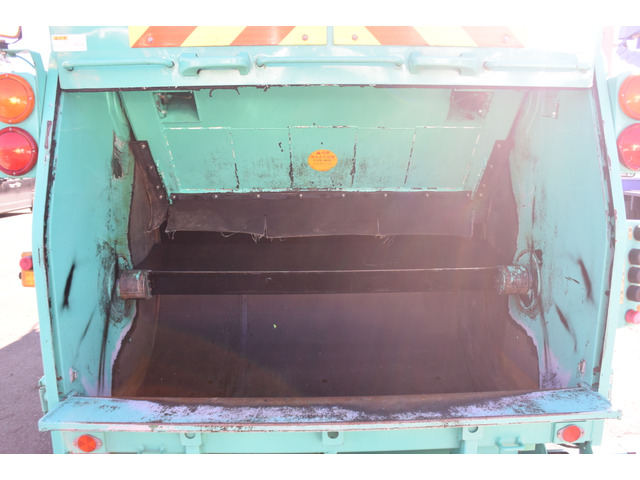 いすゞフォワードパッカー車（塵芥車）中型（4t）[写真04]