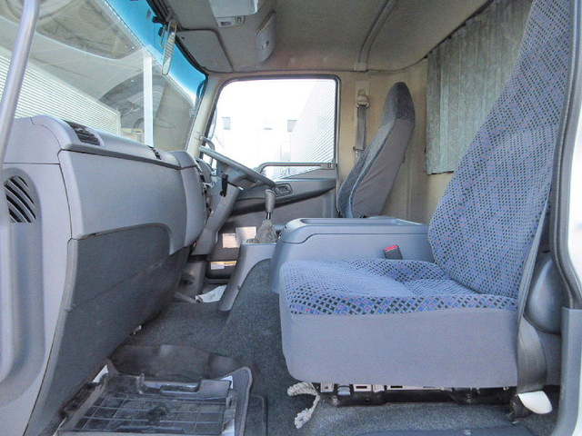 三菱ふそうファイターアルミウイング中型（4t）[写真17]