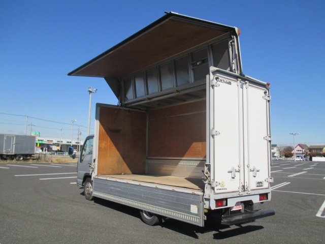 いすゞエルフパネルウイング小型（2t・3t）[写真02]